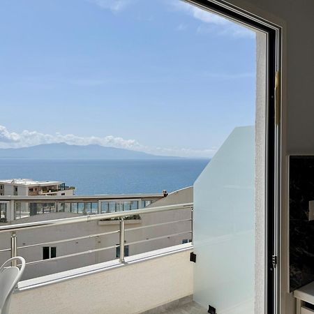 Gjoka Apartments, In Front Of Bougainville Bay Sarande Exterior photo