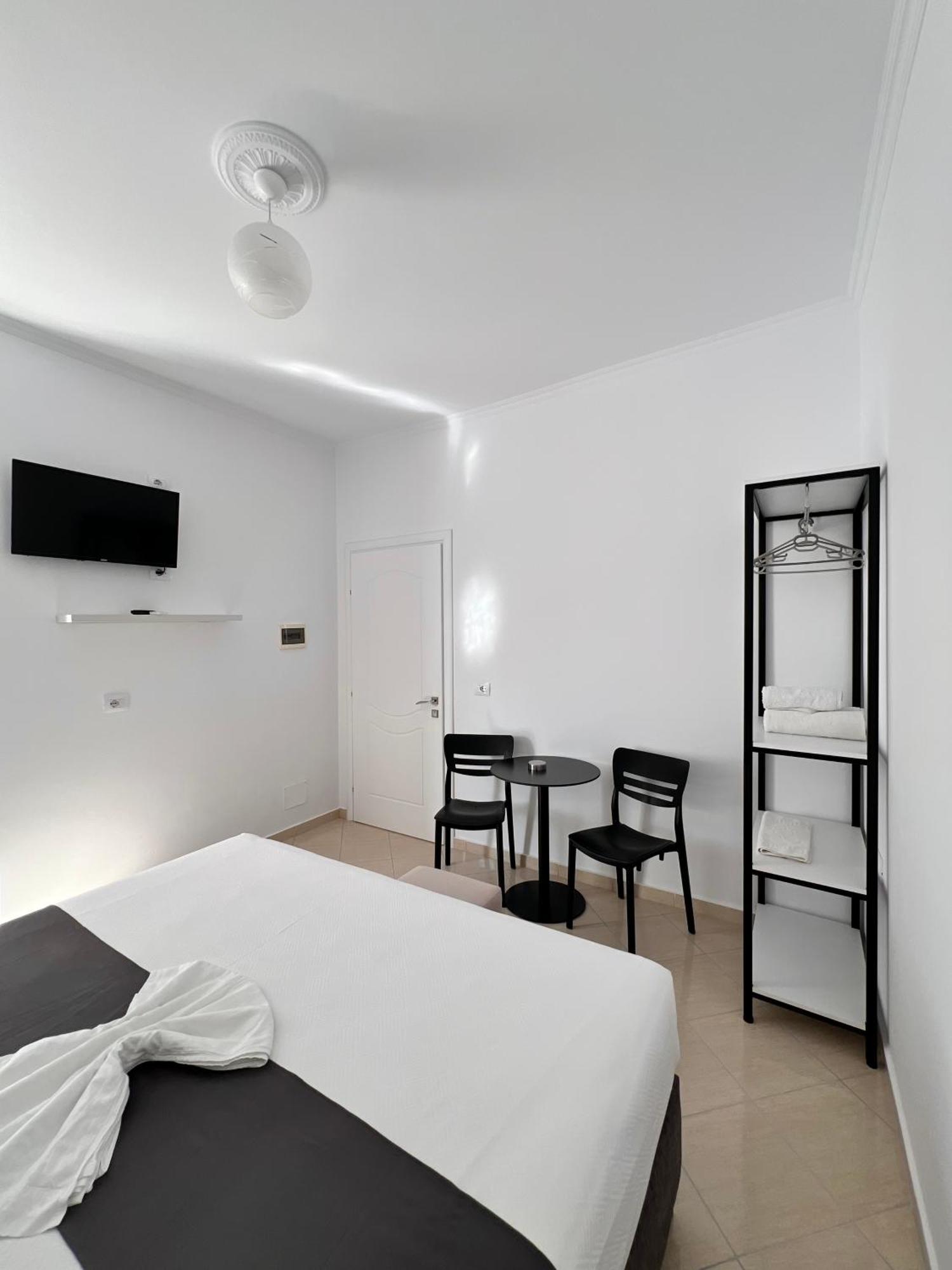 Gjoka Apartments, In Front Of Bougainville Bay Sarande Exterior photo