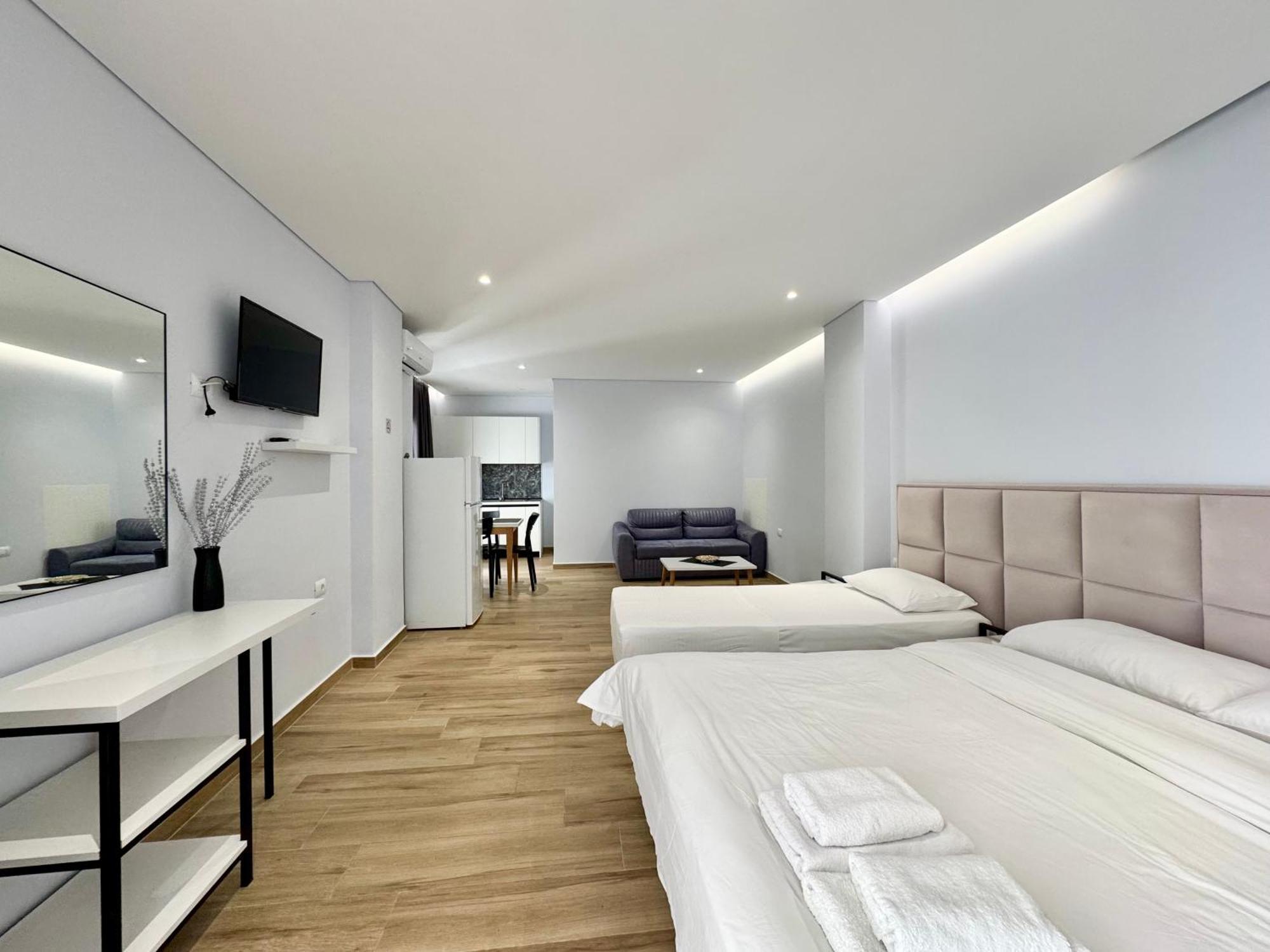 Gjoka Apartments, In Front Of Bougainville Bay Sarande Exterior photo