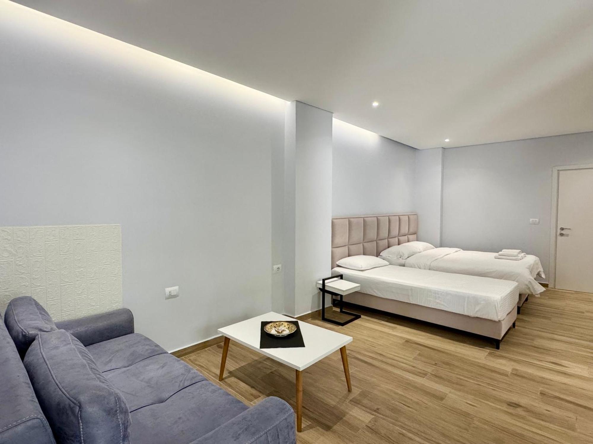 Gjoka Apartments, In Front Of Bougainville Bay Sarande Exterior photo