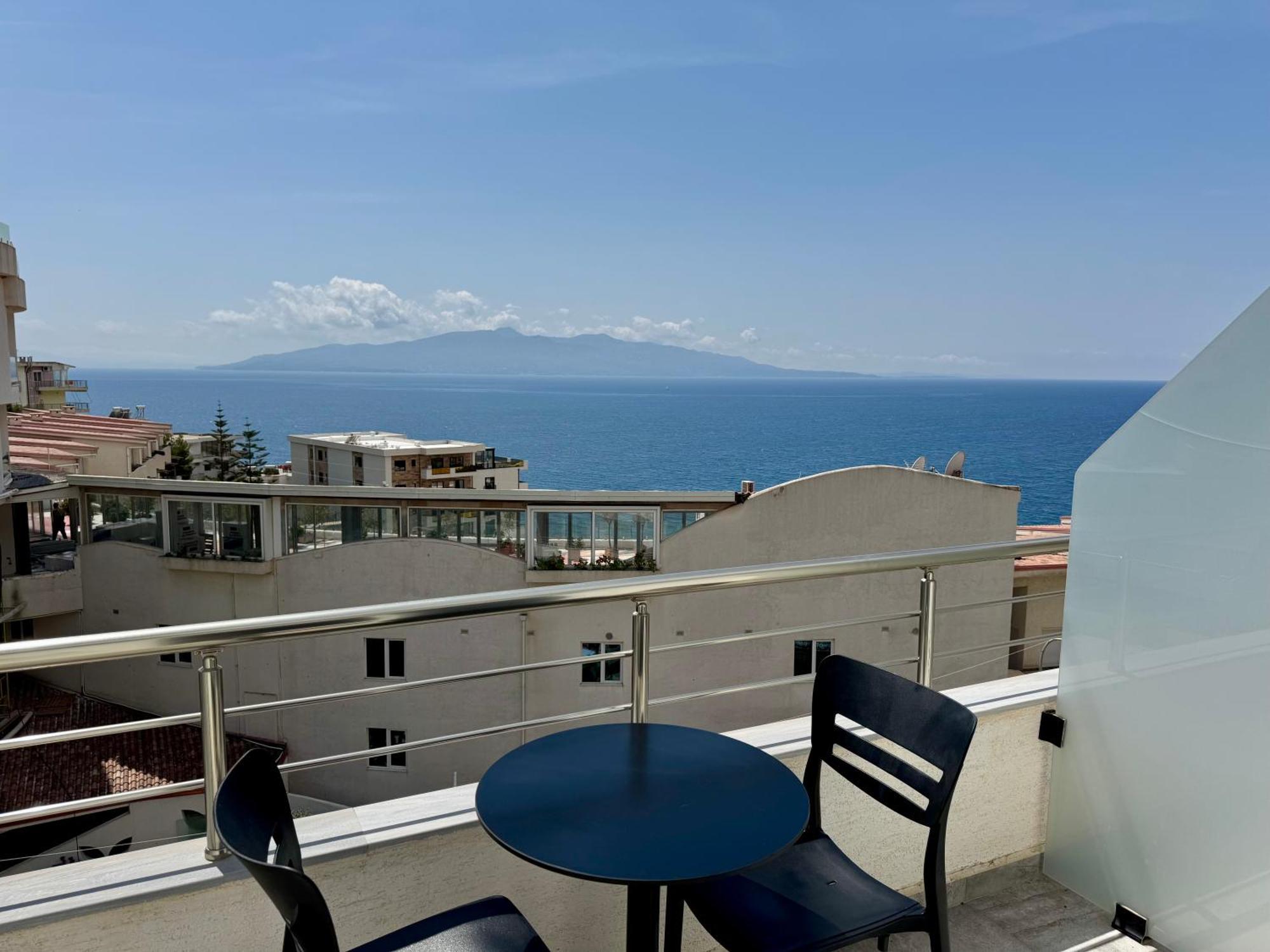 Gjoka Apartments, In Front Of Bougainville Bay Sarande Exterior photo
