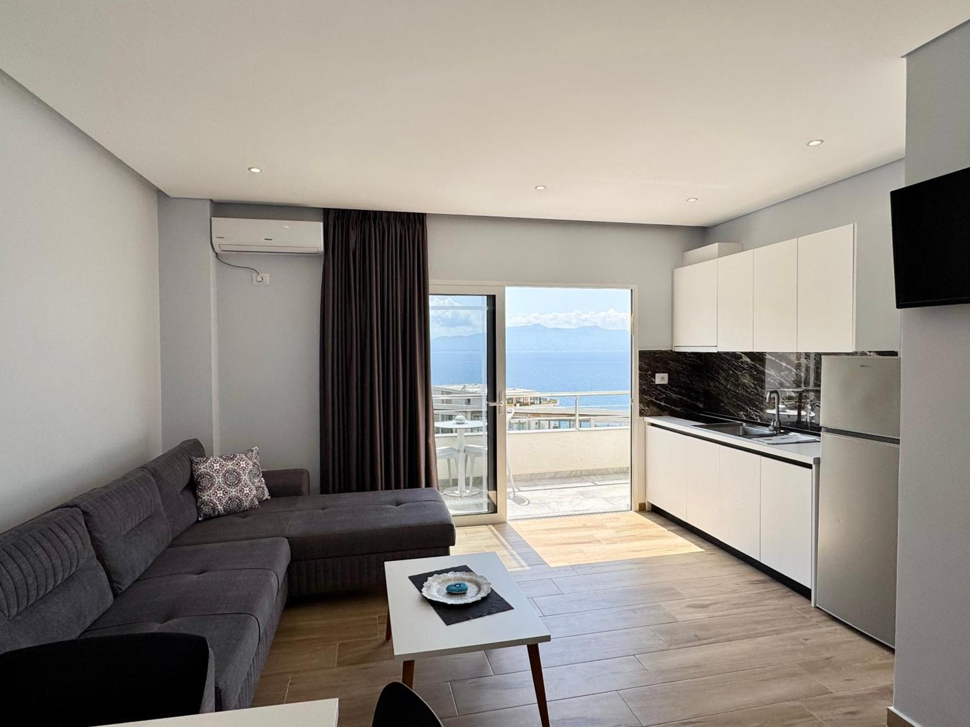Gjoka Apartments, In Front Of Bougainville Bay Sarande Exterior photo